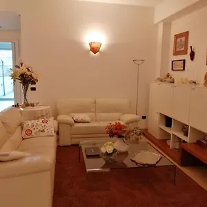Lauretta Lecce
